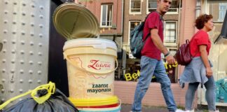 Sticker tegen rommel door statiegeldinzamelaars