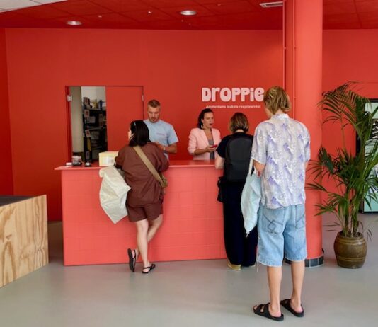 Recyclewinkel Droppie neemt nu ook PET-plastic en frituurolie in