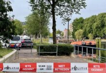 Overleden persoon in water bij Van Reigensbergenstraat