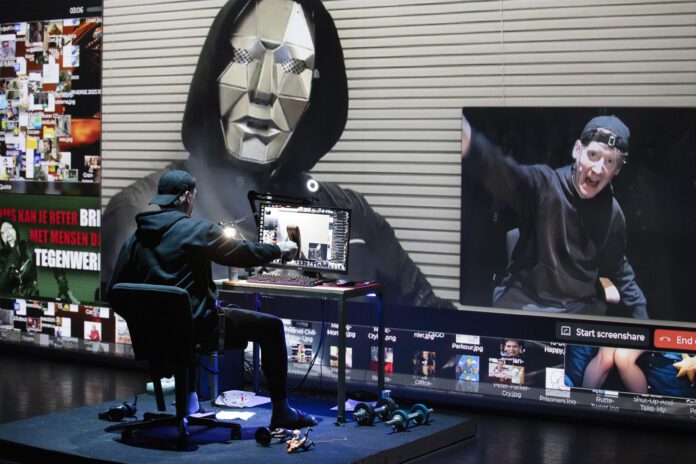 Rabbithole 01 © Sanne Peper