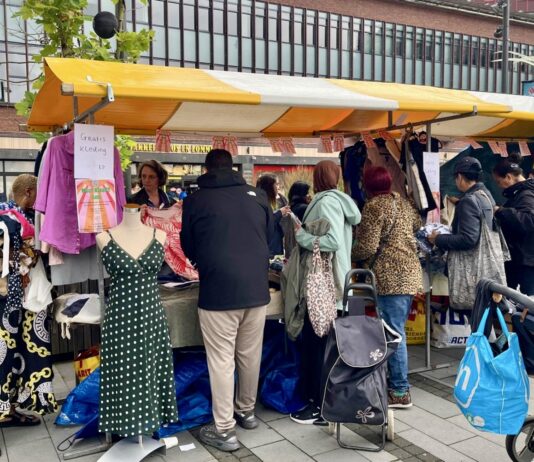 West Kleedt Aan wil uitbreiden en meer kleding weggeven