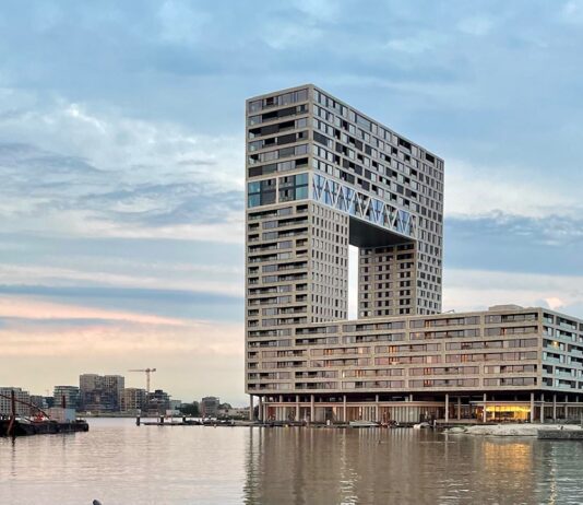 Burgemeester sluit woning Pontsteiger na ontdekking drugslab