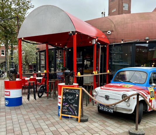 Bij Bar Lusconi drink je Lidl-biertjes bij je pizza, pasta of antipasti