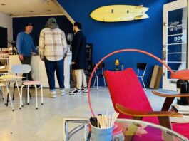 Mike heeft de vrolijkste en coolste shop van de Overtoom