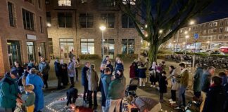 Bewoners verlichten Kolenkitbuurt met groot hart van kaarsen