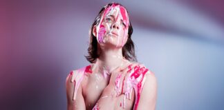 Theater met de aantrekkingskracht van een dronken nacht; Cloaca