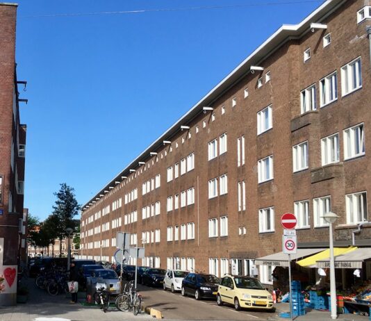 100 jaar Hudsonstraat: van volksbuurtje met dorpsgevoel tot 8 ton voor pand drugsbaron