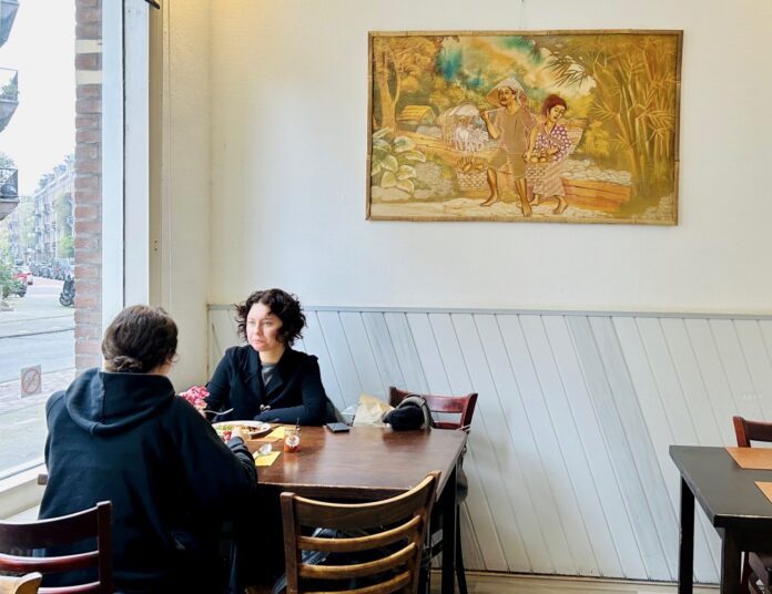 WARUNG RAHAYU binnen