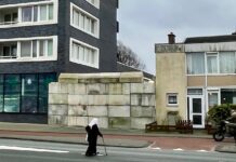 Jaarwisseling: preventief fouilleren op pleinen en betonblokken in Slotermeer