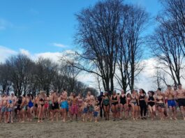 Nieuwjaarsduik Sloterplas 2025 gaat door, ook met windstoten