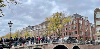 Demonstratie buurtgroepen tegen massatoerisme in Amsterdam