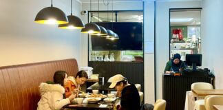 De hartverwarmende noedels, kebab én eigenaren van Oeigoers restaurant Tarim