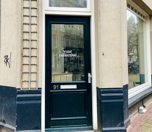 Voor het maken van keramiek zit je gebakken in de Staatsliedenbuurt