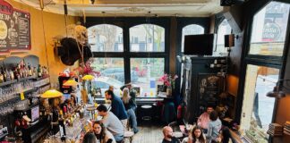 Gezelligheid kent geen tijd bij De Toog in Oud-West