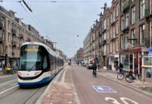 De tram is terug in vernieuwde De Clercqstraat