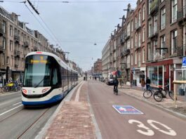 De tram is terug in vernieuwde De Clercqstraat