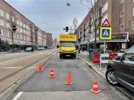 Eerste verkeersdrempels in Jan Evertsenstraat