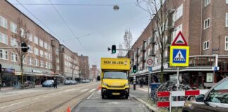 Eerste verkeersdrempels in Jan Evertsenstraat