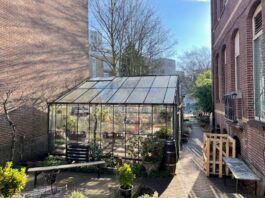 Betaalbare tweedehands- en vintage kledingmarkt in Kas Keerweer