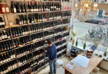 Natuurwijnwinkels blij met populariteit, al is de wijn ook ‘statussymbool’