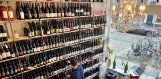 Natuurwijnwinkels blij met populariteit, al is de wijn ook ‘statussymbool’