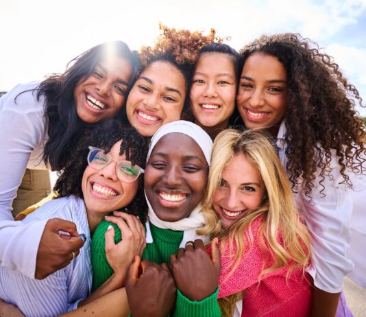 Kunst, cultuur, dans en zang op Internationale Vrouwendag De Hallen