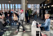 Piano in hal OLVG West brengt kracht muziek naar ziekenhuis