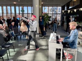 Piano in hal OLVG West brengt kracht muziek naar ziekenhuis