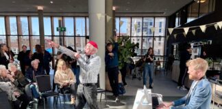 Piano in hal OLVG West brengt kracht muziek naar ziekenhuis