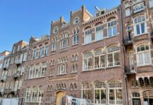 Woningen in schoolgebouw Eerste Helmersstraat uit 1911