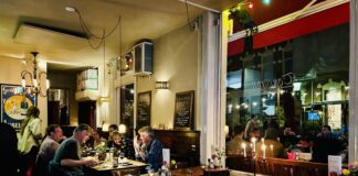 Eten als studenten bij Café Toussaint in Oud-West