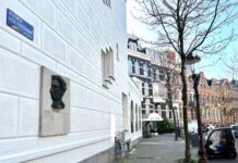 Eerbetoon in Oud-West aan Aletta Jacobs, huisarts en voorvechter vrouwenrechten