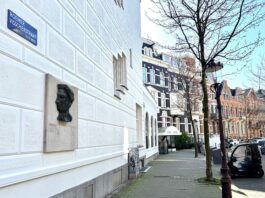 Eerbetoon in Oud-West aan Aletta Jacobs, huisarts en voorvechter vrouwenrechten