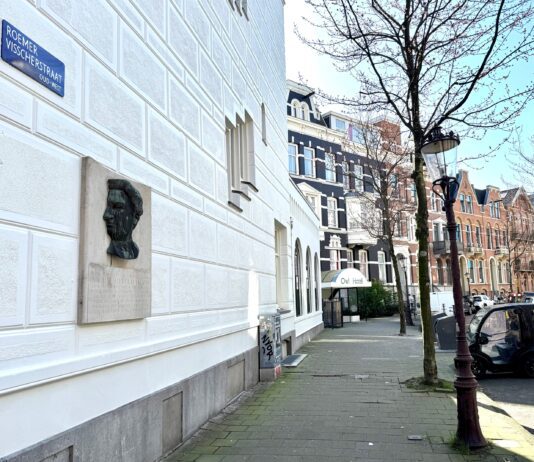 Eerbetoon in Oud-West aan Aletta Jacobs, huisarts en voorvechter vrouwenrechten