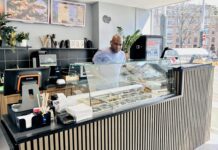 De Surinaamse broodjes van Patrick laten de zon schijnen