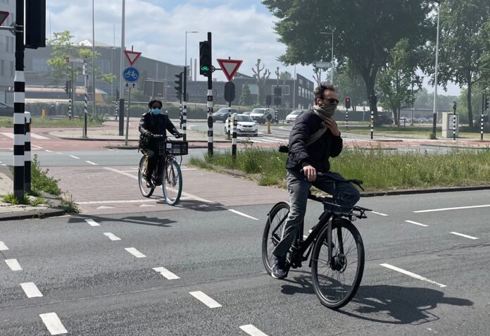 Fietsers rook Spaarndammerdijk