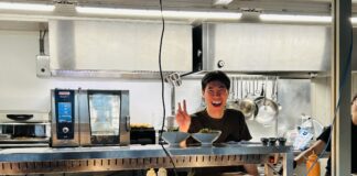 Vietnamees snoepen bij Bonjour Càphê in Houthaven