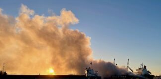 NL-Alert vanwege rook brand op schip in haven West