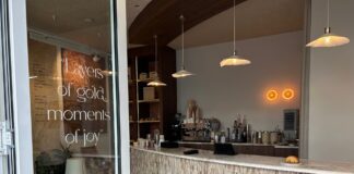 Aden’s heeft taartjes, croissants én chocolade met eetbare bloempjes