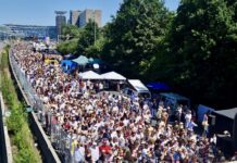Warm, druk én gezellig: feesten op de A10 West