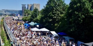 Warm, druk én gezellig: feesten op de A10 West