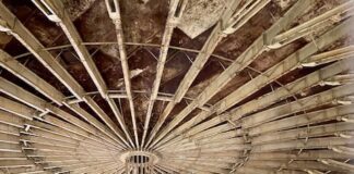 Bikken en graven onder de monumentale Gashouder