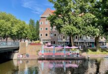 Terras Mi-Ami langs Admiralengracht mag blijven
