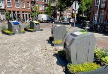 Plantjes in plaats van rommel naast afvalcontainers