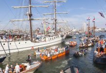 Parade van tall ships trekt tijdens SAIL langs West