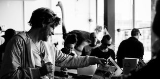 The Vinyl Countdown: platenmarkt in De Hallen