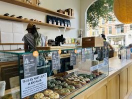 Bij Tamariya eet je donuts met bloemen en reis je naar Japan