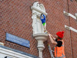 ‘Stringskater’ geëerd met beeld Streetart Frankey in Oud-West