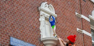 ‘Stringskater’ geëerd met beeld Streetart Frankey in Oud-West