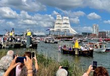 Tall ships kijken in Amsterdam-West: klapstoel en soms een beetje dringen